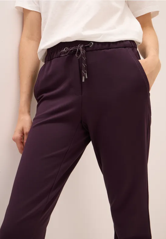 Casual Fit Hose eggplant red