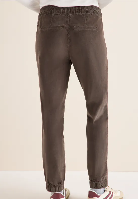 Comfortabele corduroy broek misty taupe