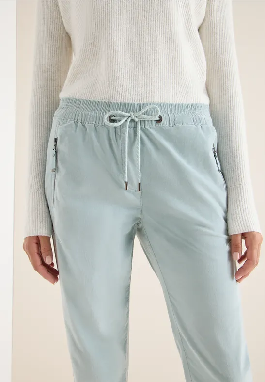 Comfortabele corduroy broek light mint blue