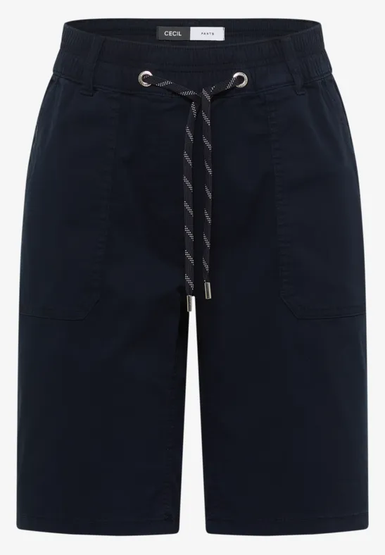 Donkerblauwe bermudashort met verstelbaar koord en opgestikte zakken.