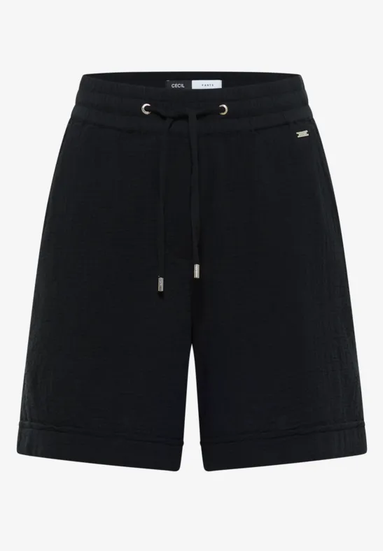 Schwarze, knieumspielende Shorts mit elastischem Kordelzugbund und seitlichen Taschen.