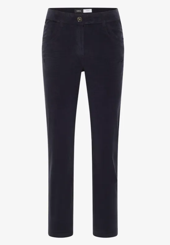Dunkelblaue Cordhose mit geradem Schnitt, Gürtelschlaufen, seitlichen Taschen und Knopfverschluss.