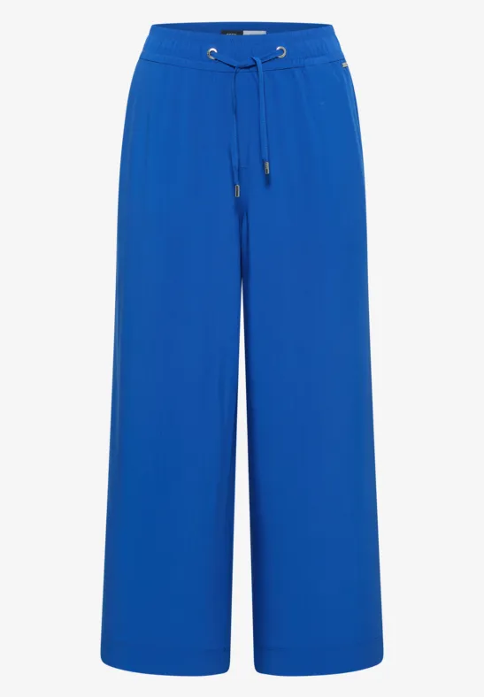 Blaue, weite, hoch geschnittene Hose mit Tunnelzug und weitem Bein.