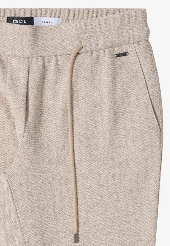 Casual Fit Hose creamy white
