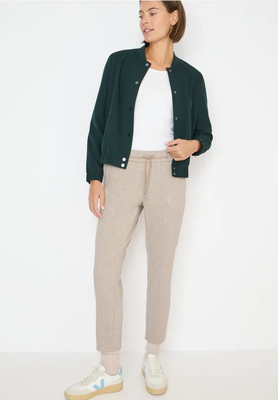 Casual Fit Hose creamy white