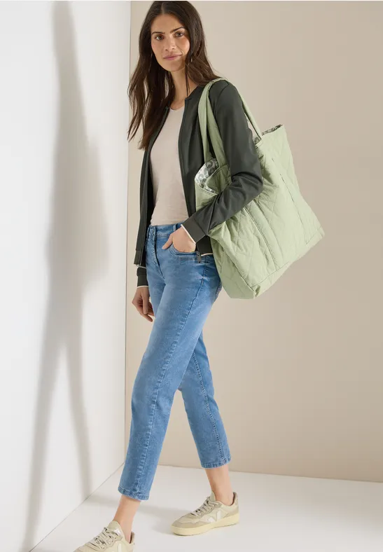 Mid Waist Slim Legs jeans in casual fit light blue washed