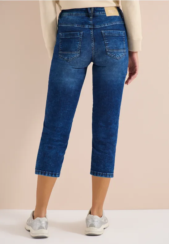 3/4 Slim Leg jeans in casual fit mid blue used wash