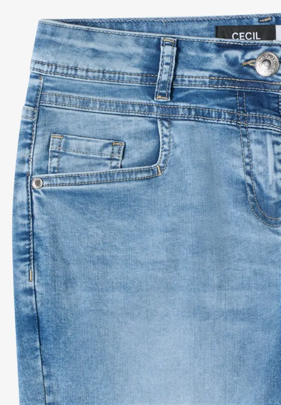 3/4 Slim Leg jeans in casual fit light blue washed