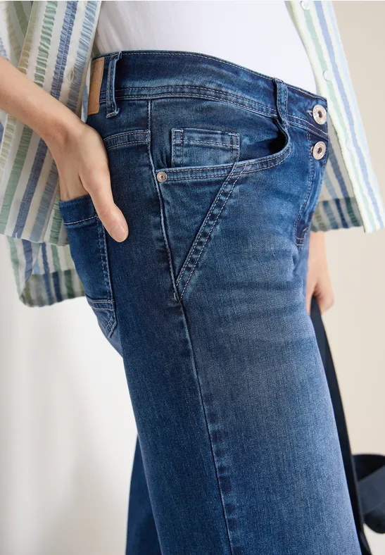 High Waist Wide Legs jeans in Loose Fit mid blue used wash