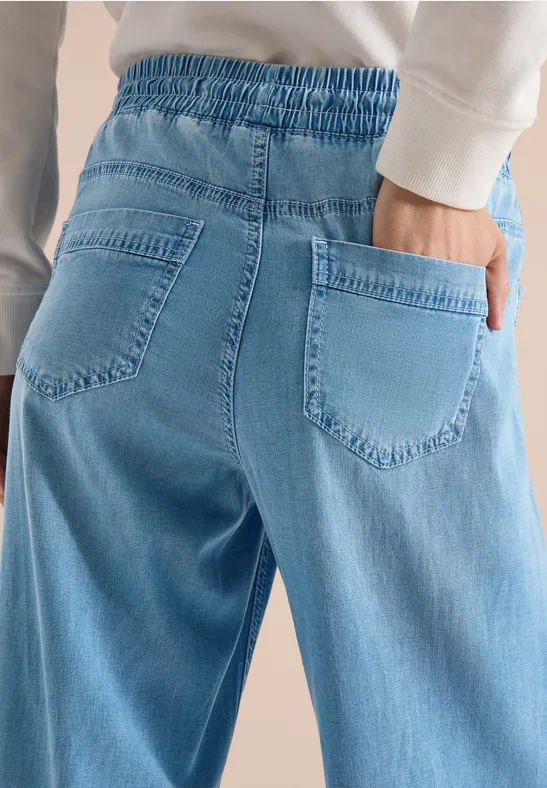 High Waist Wide Legs jeans in Loose Fit light blue used wash