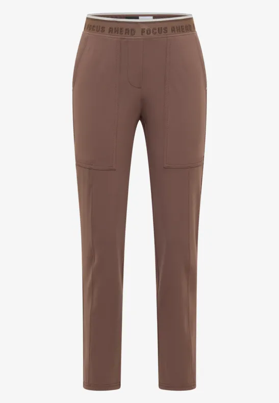 Hose im Causal Fit urban taupe