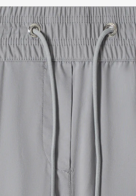 Grijze elastische tailleband met trekkoord en metalen oogjes