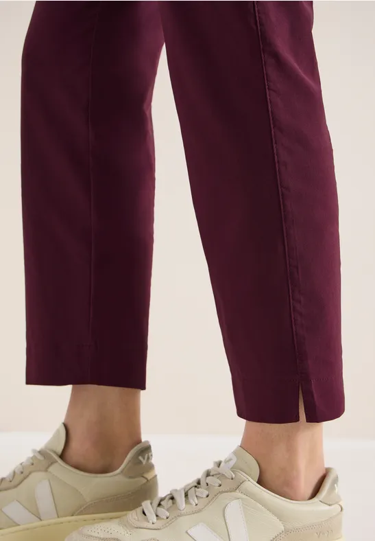 Pantalon Mid Waist Slim Leg en Casual Fit grape red