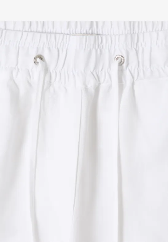 Weißer Hosenbund mit elastischem Gummizug und Kordelzug