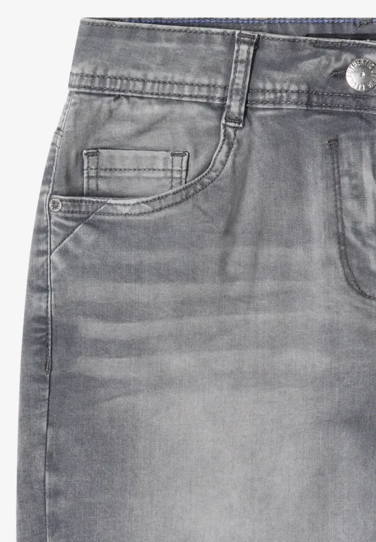 Graue stonewashed Jeans mit Vordertasche, kleiner Münztasche und Gürtelschlaufen.