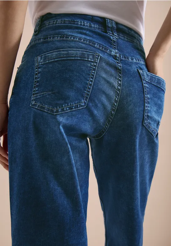 High Waist Wide Legs jeans in Loose Fit mid blue used wash