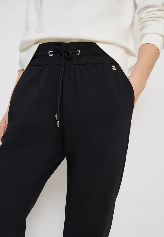 Mid Waist Slim Leg Hose im Casual Fit Black