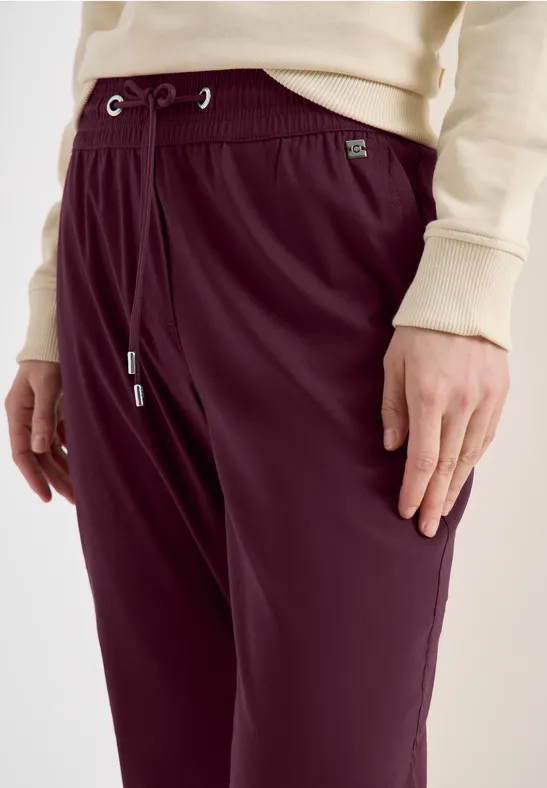 Leichte Hose im Casual Fit mit Stretch grape red
