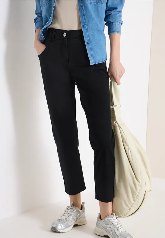 Mid Waist Slim Legs broek in casual fit Black