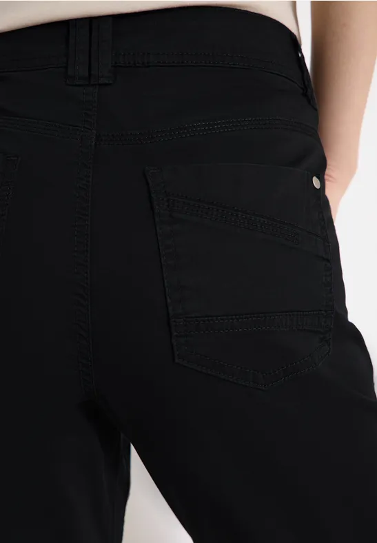 Mid Waist Slim Legs broek in casual fit Black