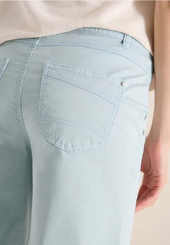 High Waist broek met uitlopende pijpen in Loose Fit diamond blue