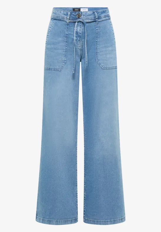 Helle, weite Jeans mit hohem Bund, Kordelzug und großen aufgesetzten Taschen.