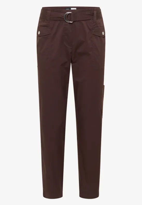 Braune Hose mit Taillengürtel und seitlicher Tasche, legerer Schnitt.