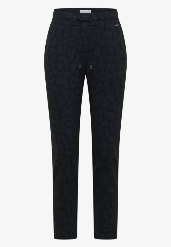 Schwarze, gerade geschnittene Damenhose mit dezentem Leopardenmuster.