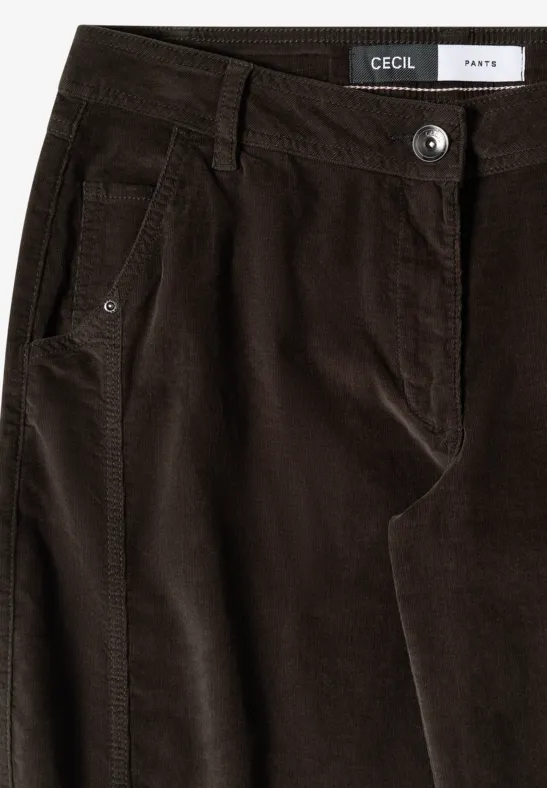 Dunkelbraune Cordhose mit seitlichen Taschen und Knopfverschluss.