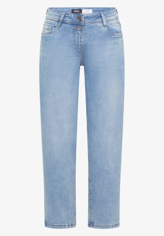 Lichtblauwe, rechte jeans met klassieke 5-pocket stijl en ritssluiting met knoop.