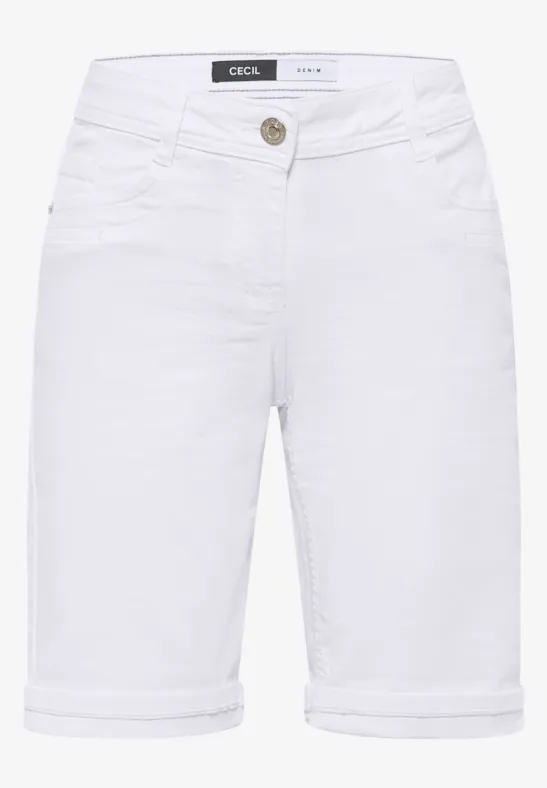 Bermuda blanc pour femmes avec revers, fermeture boutonnée et poches latérales.
