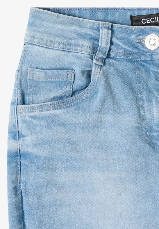 Heller Jeansbund aus Denim mit Gürtelschlaufen und Taschenvorderseite.