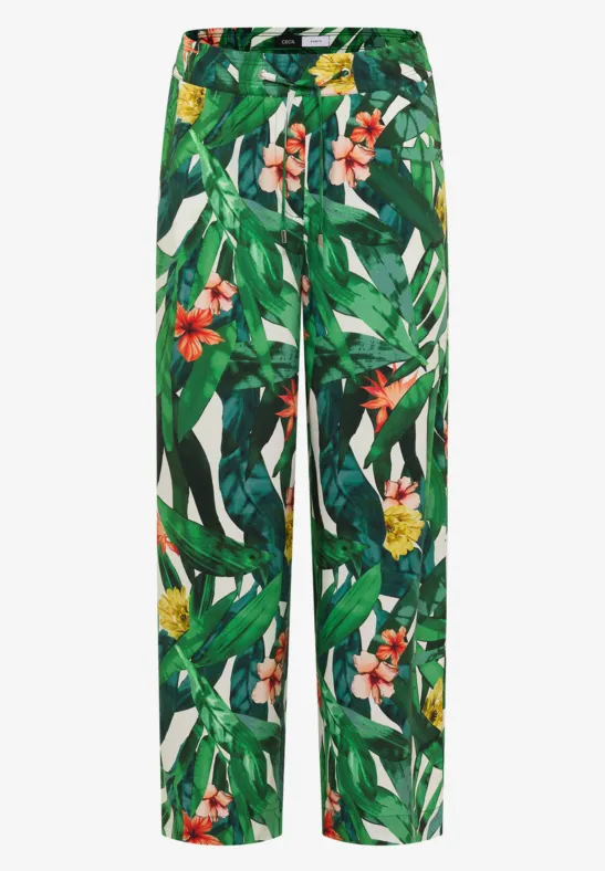 Weite Hose mit tropischem Blumen- und Blattmuster in Grün, Weiß und Rot.