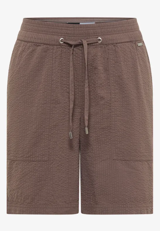Braune, strukturierte Freizeit-Shorts mit hohem Bund, Kordelzug und aufgesetzten Taschen.