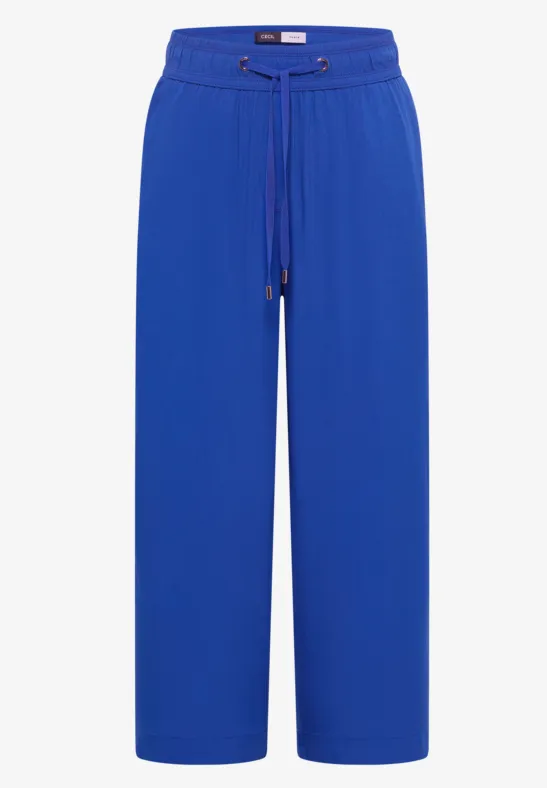 Wijde blauwe damesbroek met hoge taille en koordsluiting.