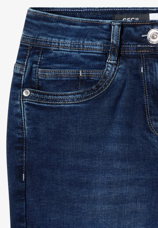 Dunkelblaue Jeans-Fronttasche mit sichtbarer Naht und Knopf.