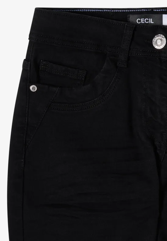 Schwarze Jeans mit fünf Taschen, silbernen Nieten und sichtbarem Markenlabel an der Taille.