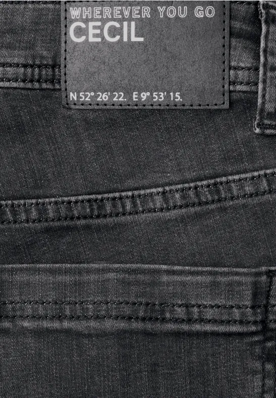 Schwarze Jeans mit Lederlabel 'WHEREVER YOU GO CECIL' und geprägten Koordinaten