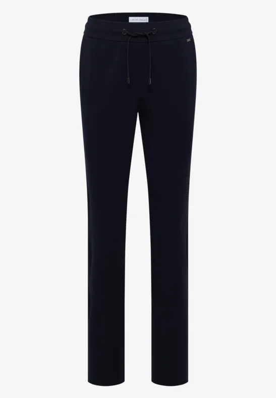 Un pantalon de détente bleu marine avec ceinture élastiquée et cordon.