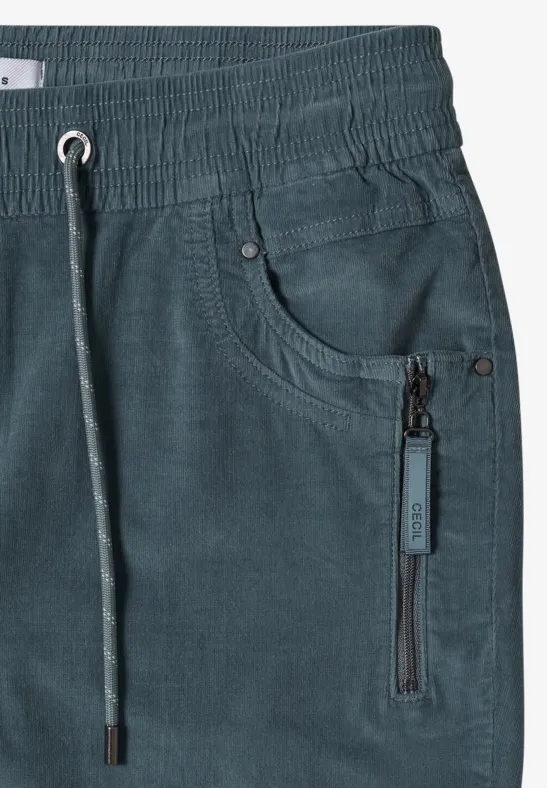 Tiefblaue Freizeithose mit elastischem Bund, Kordelzug und Reißverschlusstasche am Oberschenkel.