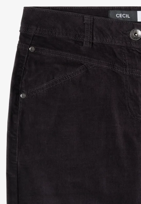 Pantalon en velours côtelé noir avec poches biaisées, rivets métalliques et étiquette CECIL.