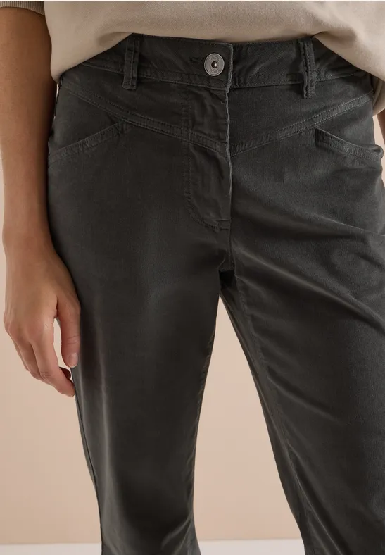 Pantalon gris foncé à fermeture par bouton, passants de ceinture et coupe droite