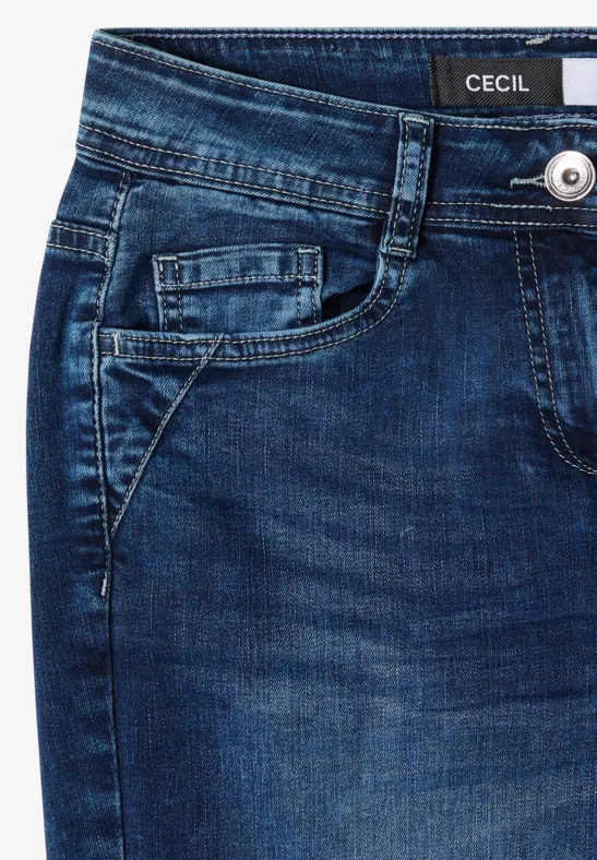Blauwe, casual jeans met voorzak, riemlussen en CECIL-etiket.