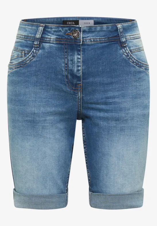 Blaue Jeans-Shorts mit knielangem Schnitt, umgeschlagenen Säumen, Gürtelschlaufen und Eingrifftaschen.