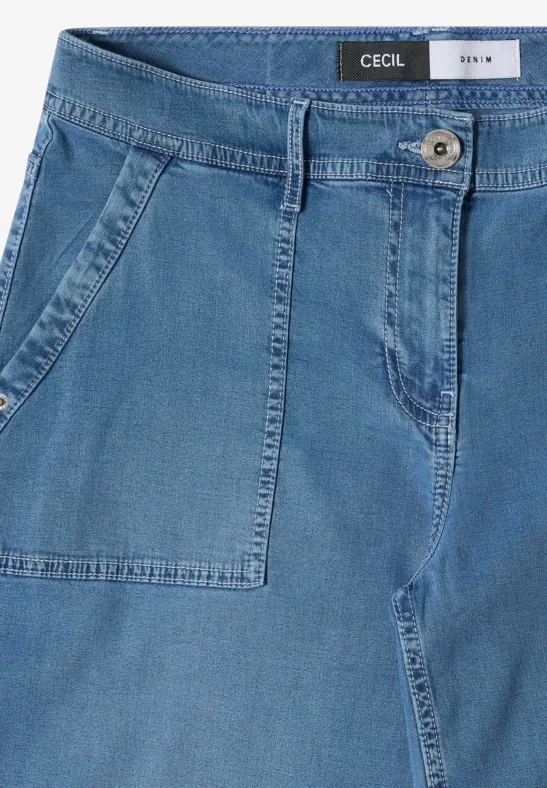 Short en jean bleu clair à poches plaquées et taille haute, modèle CECIL.