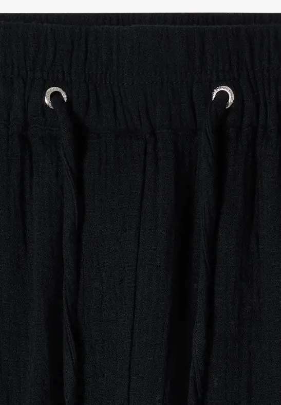 Schwarze Hose mit Kordelzug und elastischem Bund, dezente Textur und silberne Ösen
