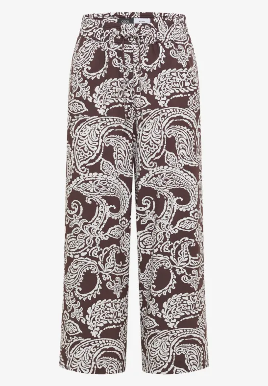 Weite, hoch taillierte Hose mit weinrotem Grund und weißem Paisley-Muster.