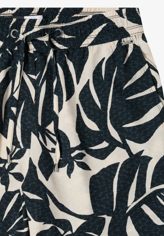 Weiße Hose mit schwarzem Palmenblätter-Print und Bindegürtel