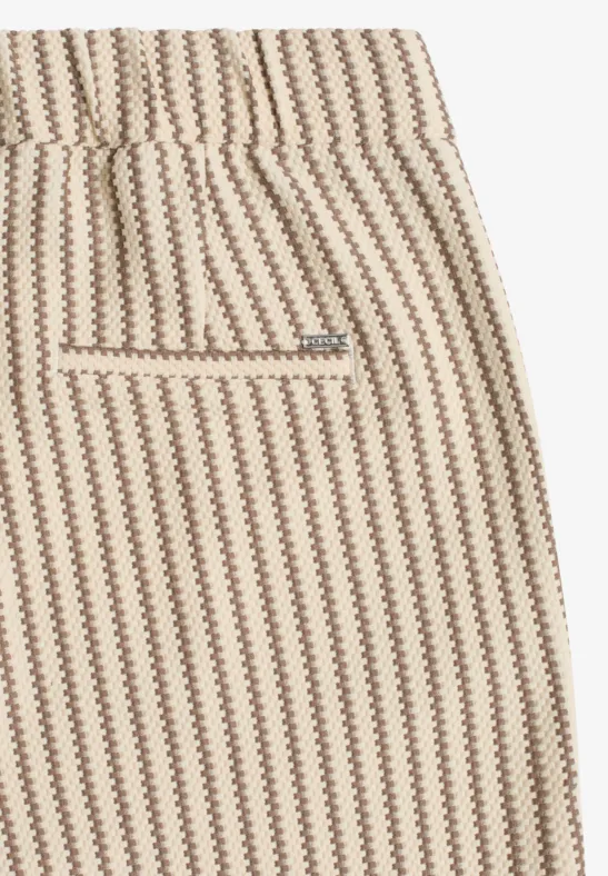 Beige-braune, gezackelte Streifen-Shorts mit elastischem Bund und einer Gesäßtasche.
