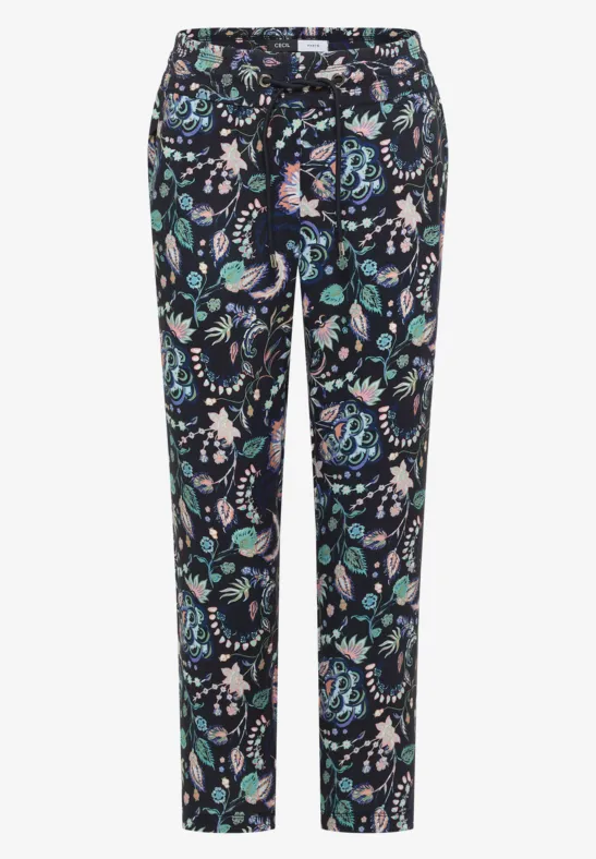 Dunkle Damenhose mit buntem Paisley-Print in Blau, Grün und Weiß, schmale Passform, gerade geschnitten.